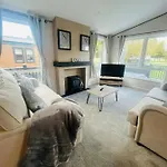 Belle Vue Lodge With Hot Tub