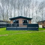 Belle Vue Lodge With Hot Tub