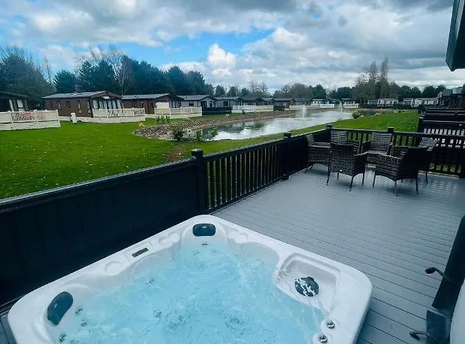 Belle Vue Lodge With Hot Tub